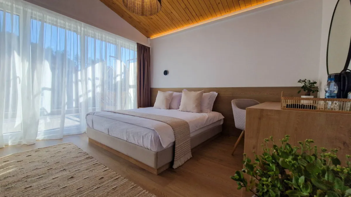 Waterside Houses / Waterside SPA Hotel - сграда и двор
