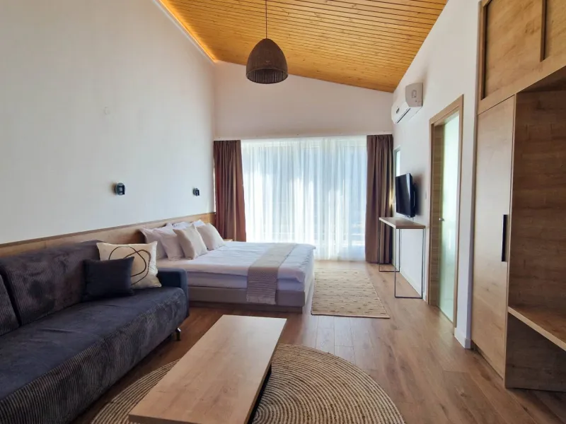 Waterside Houses / Waterside SPA Hotel - сграда и двор