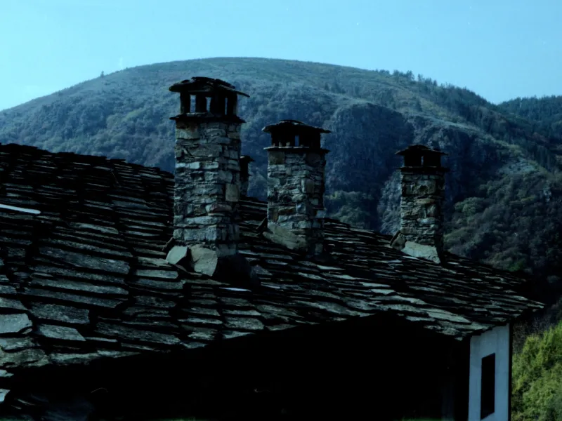 Село Ковачевица, каменни къщи (2016)